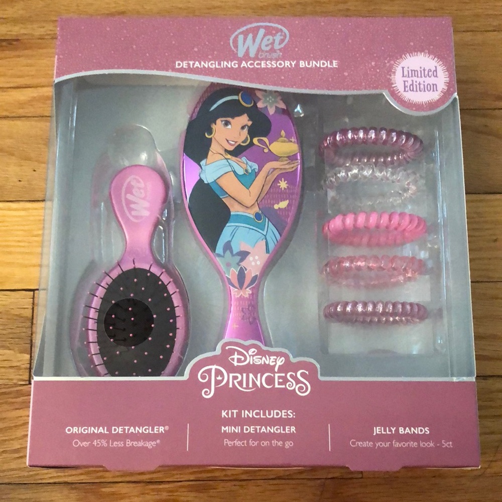 Disney Princess Jasmine Wet Brush Bundle